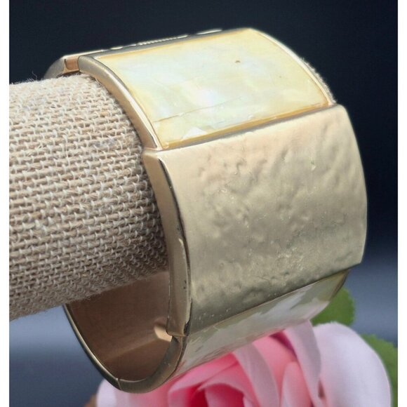 Chico's Wide Statement Hinged Bangle Bracelet Hammered Gold Tone & Cream - Picture 2 of 9